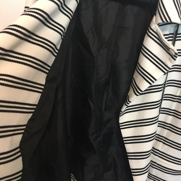 Women’s Bagatelle jacket XL. Front zipper long sleeves with zippers fully lined. - Picture 7 of 7